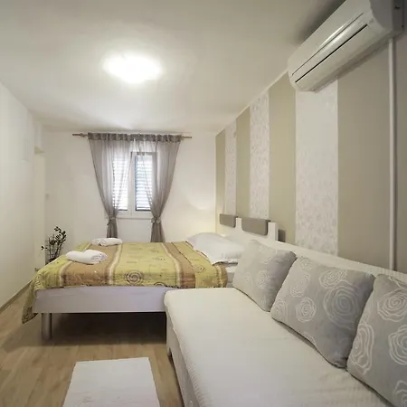 Guest Accomodation Zura Skradin Exterior photo