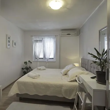 Guest Accomodation Zura Skradin Exterior photo