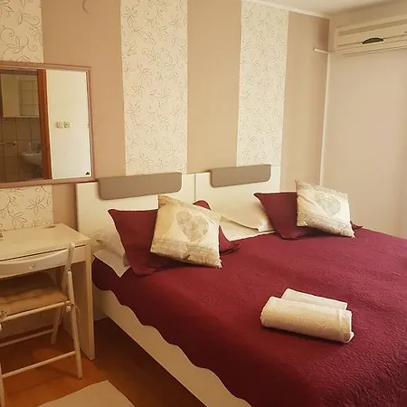 Guest Accomodation Zura Skradin Exterior photo