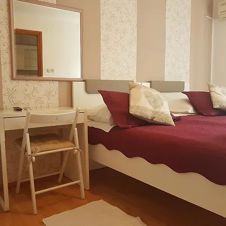 Guest Accomodation Zura Skradin Exterior photo