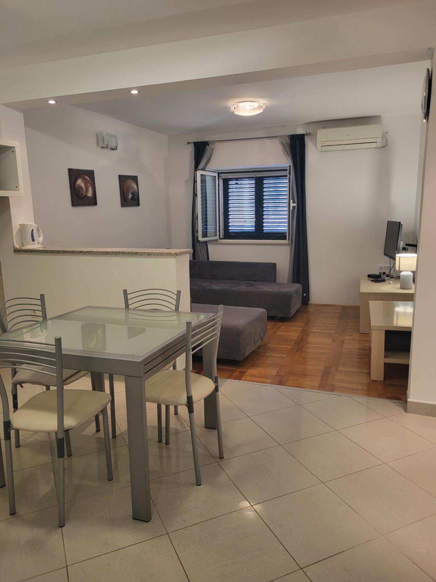 Guest Accomodation Zura Apartment Skradin