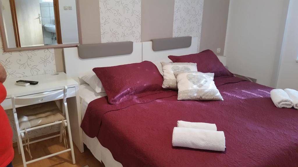 Apartment Guest Accomodation Zura