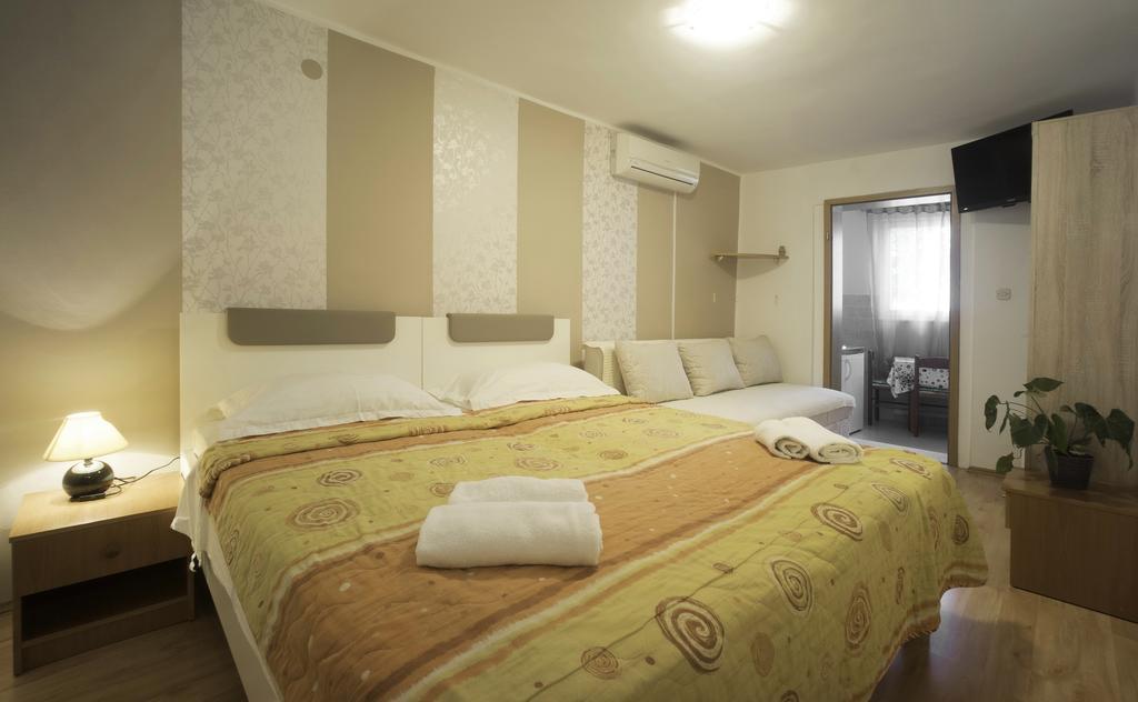 Apartment Guest Accomodation Zura *