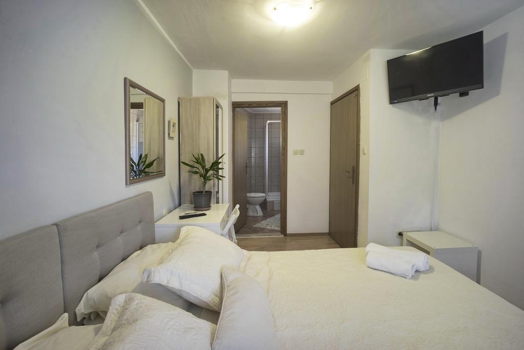 Apartment Guest Accomodation Zura *
